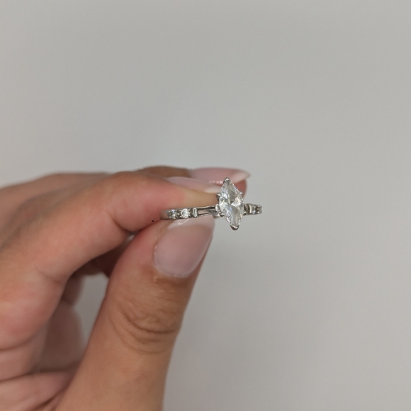 Vintage silver and zirconia marquise ring - Picture 5 of 6